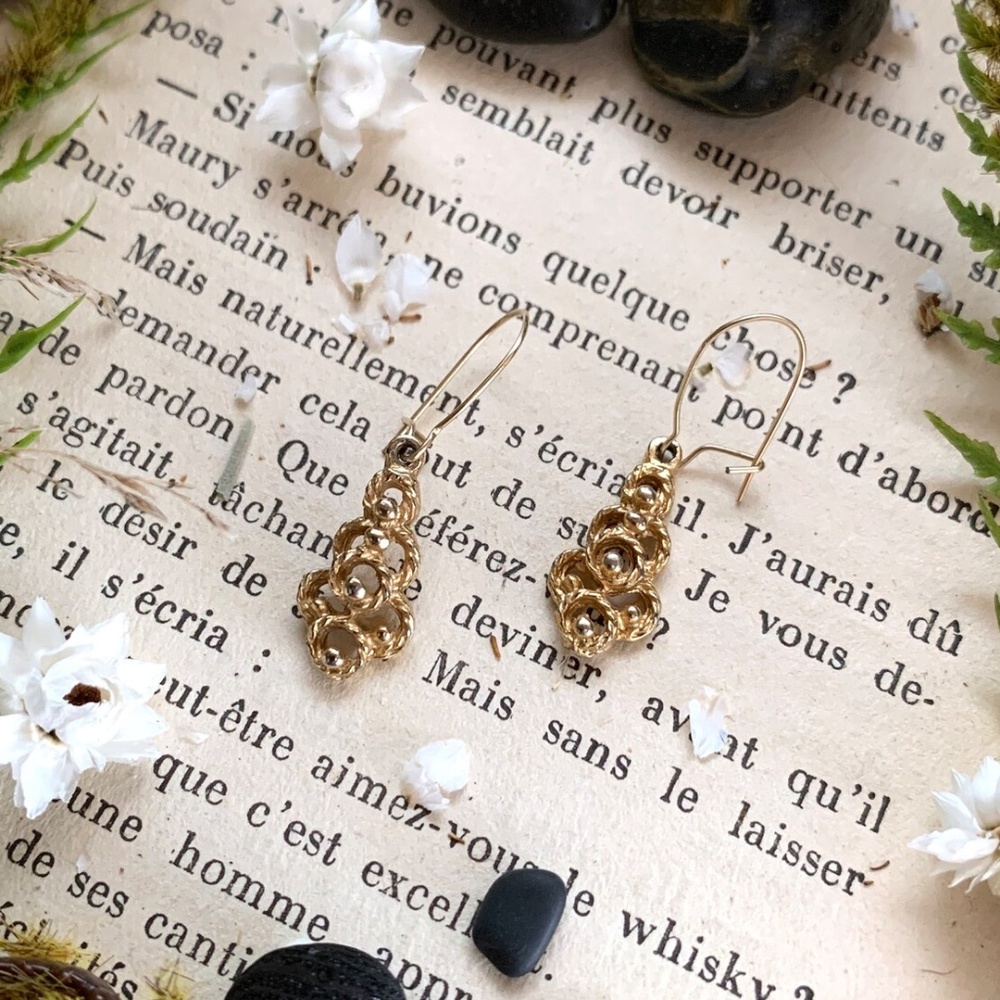 50's BAROQUE SCALLOPED ROPE LATTICE DANGLE EARRINGS - Picture 5 of 10